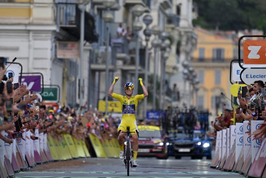 Demi Vollering wins the Tour de France Femmes for the second time, finishing first in final stage