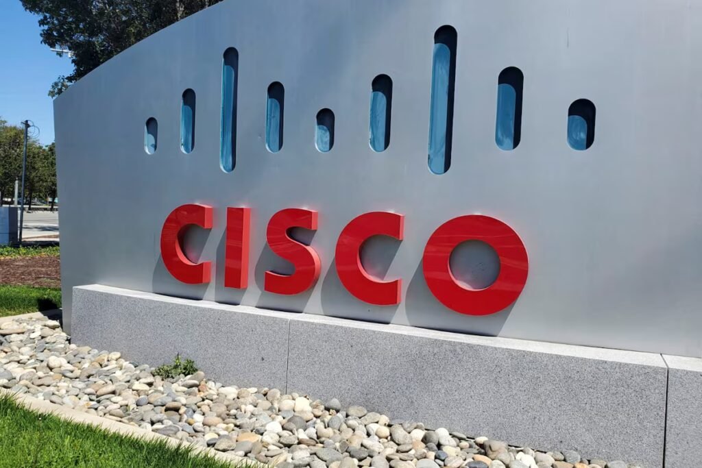 Cisco forecasts annual revenue above Wall Street expectations
