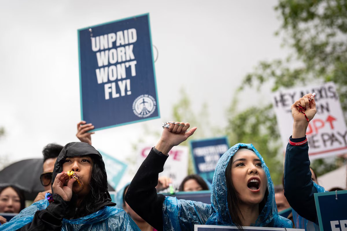 WestJet flight attendants to wrap up vote on tentative deal