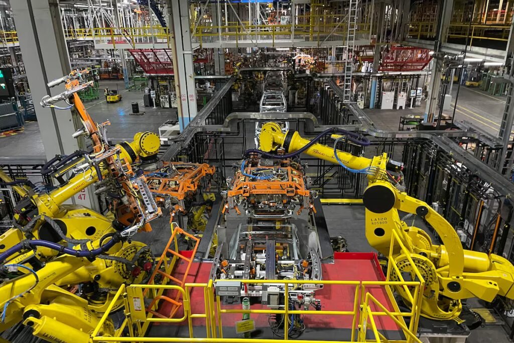 GM plans Ontario pickup production in deal that would pump .1-billion into Canada’s auto sector