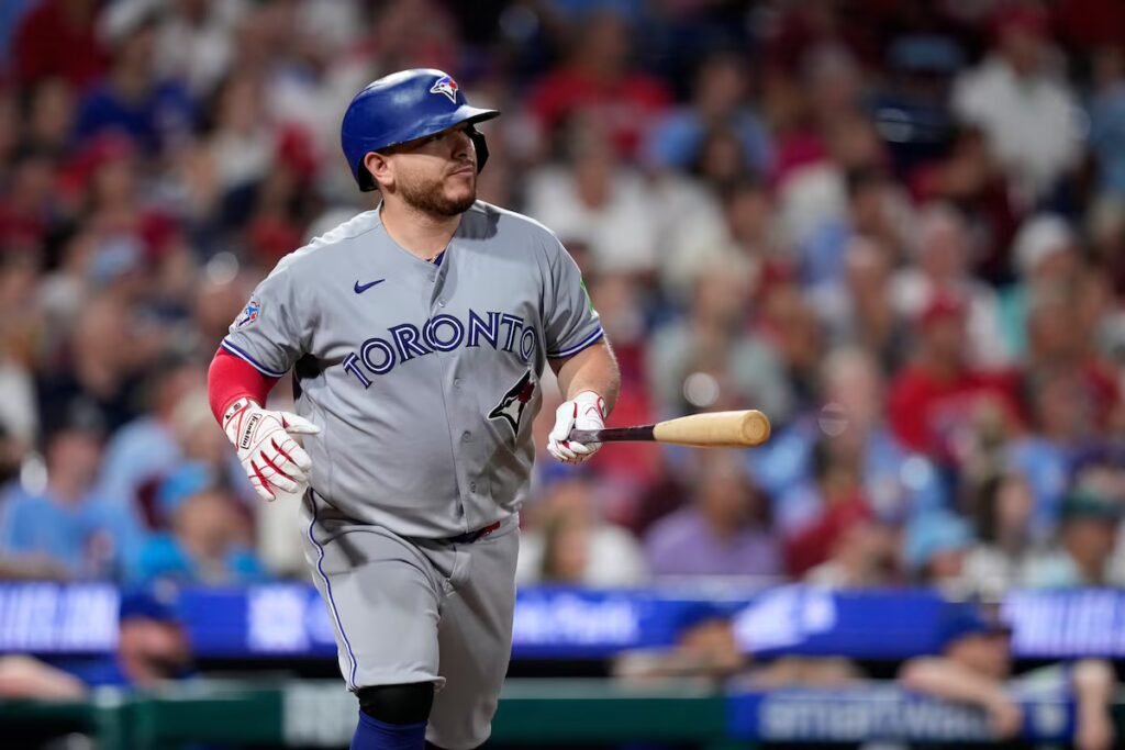 Blue Jays hang on to 5-4 win over the Phillies