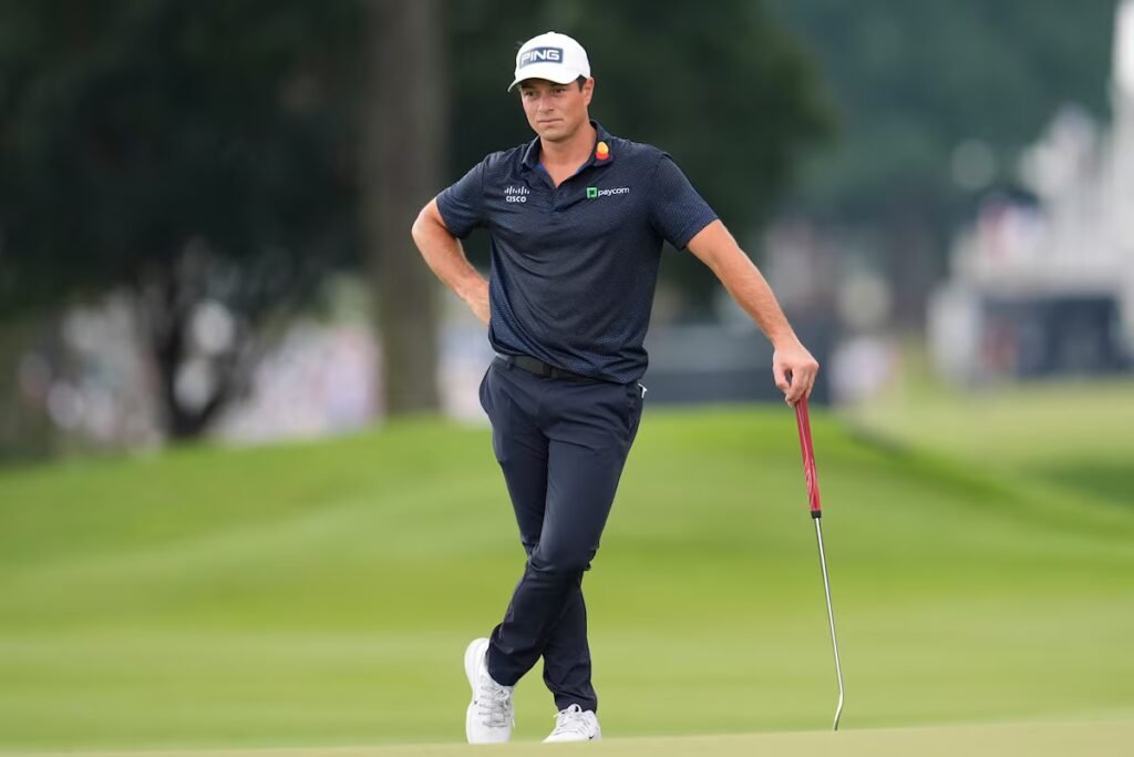 Viktor Hovland surges to a one-shot lead at Tour Championship