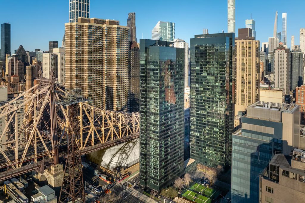 New York real estate moguls embrace Canada with .4-billion takeover bid for Toronto-based H&R