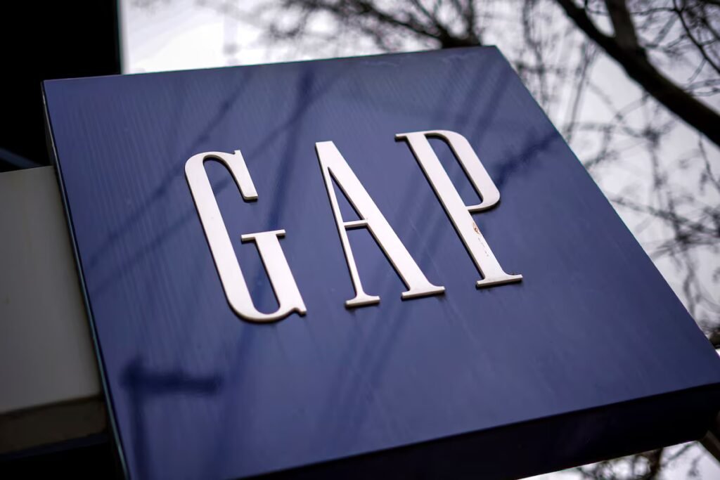 Gap names new Old Navy CEO and lifts profit forecast