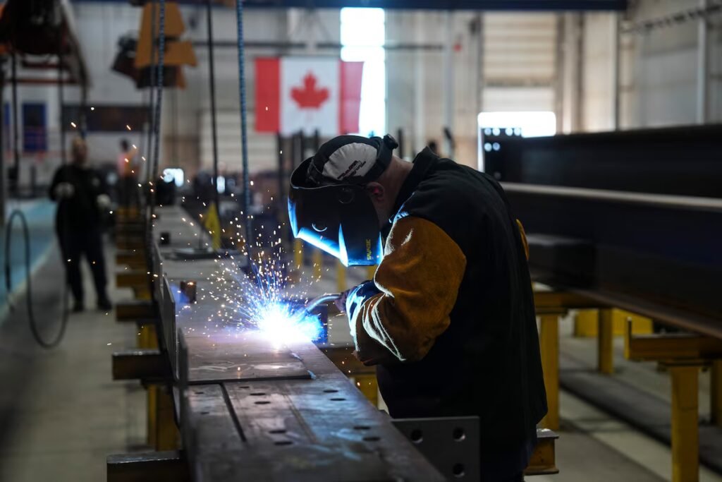 Canada’s economy lost 41,700 jobs in August, unemployment steady at 6.4%
