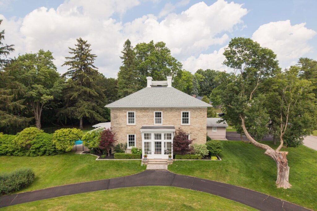 Fixed mortgages rates rise, Toronto returns to office and the Home of the Week: Canadian real estate news for the week of Sept. 4