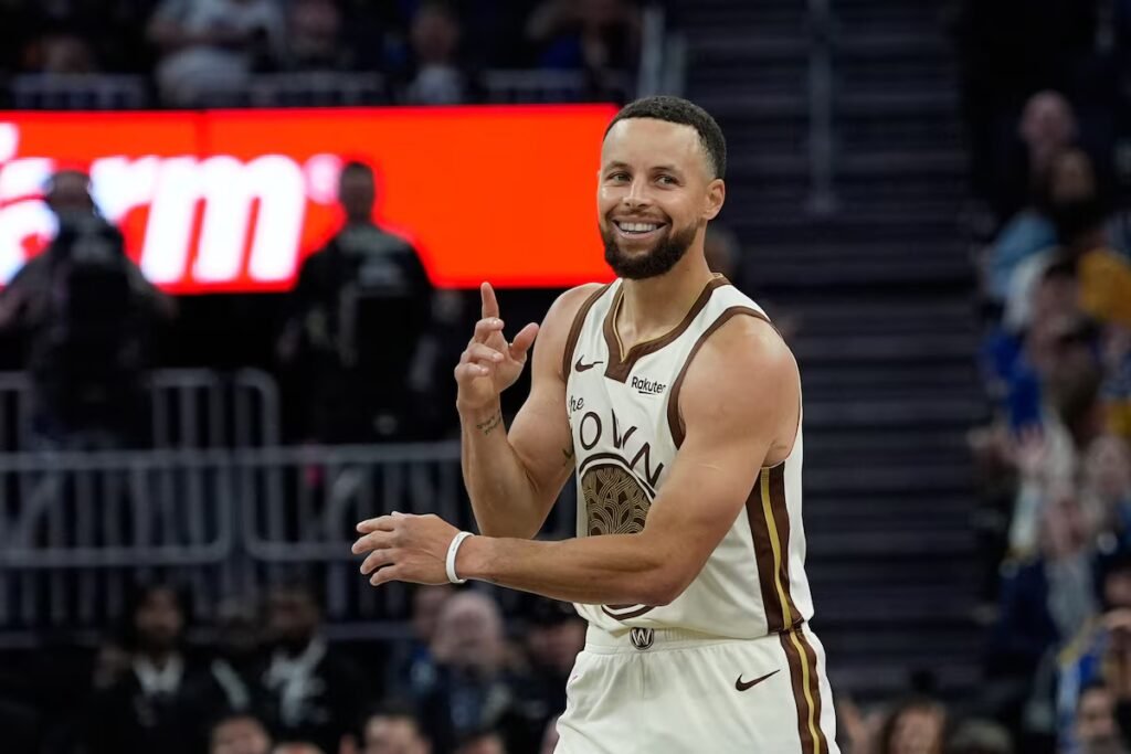 Curry, Warriors agree to two-year contract extension worth 6-million, AP source says